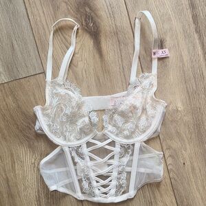 VICTORIA'S SECRET Dream Angels Boho Floral Embroidery Demi Corset Lingerie